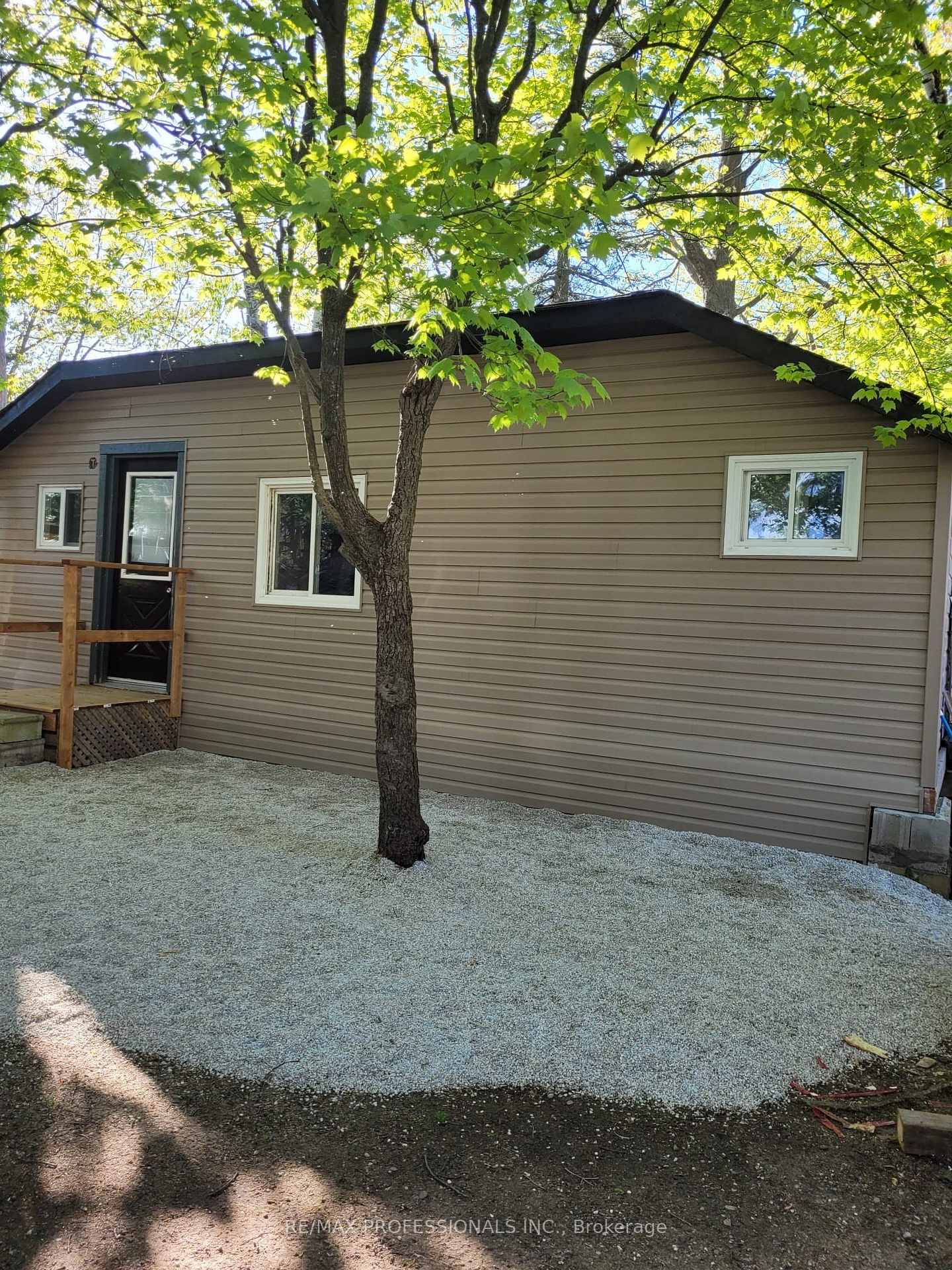Photo 3 of 63 Beck Street, Wasaga Beach — HOMEH