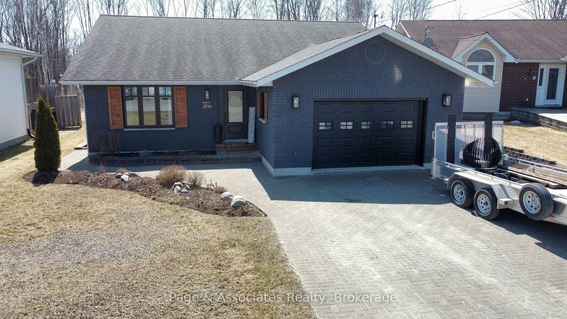 Front of 10 Paiement Court
