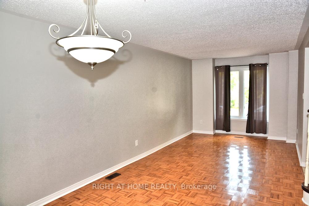 Photo 5 of 146 Baywell Crescent, Aurora, Bayview Wellington — HOMEH