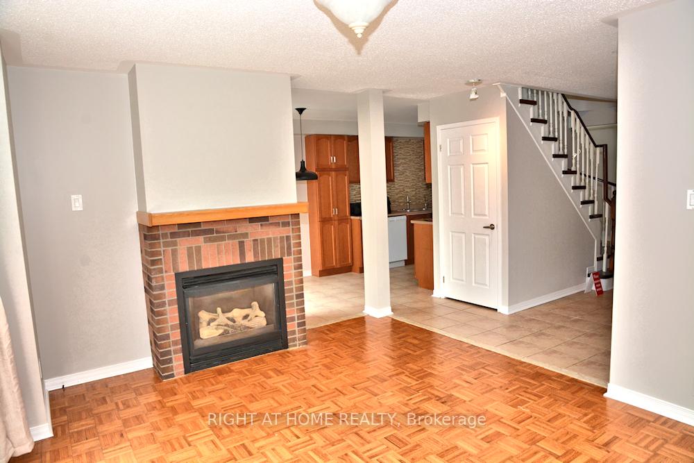Photo 8 of 146 Baywell Crescent, Aurora, Bayview Wellington — HOMEH