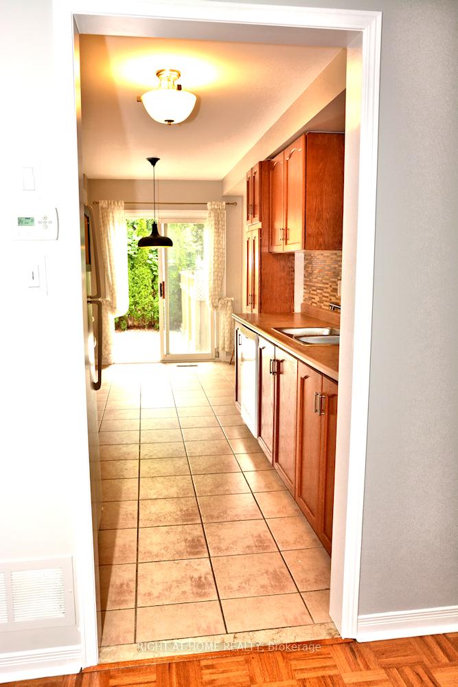 Photo 10 of 146 Baywell Crescent, Aurora, Bayview Wellington — HOMEH