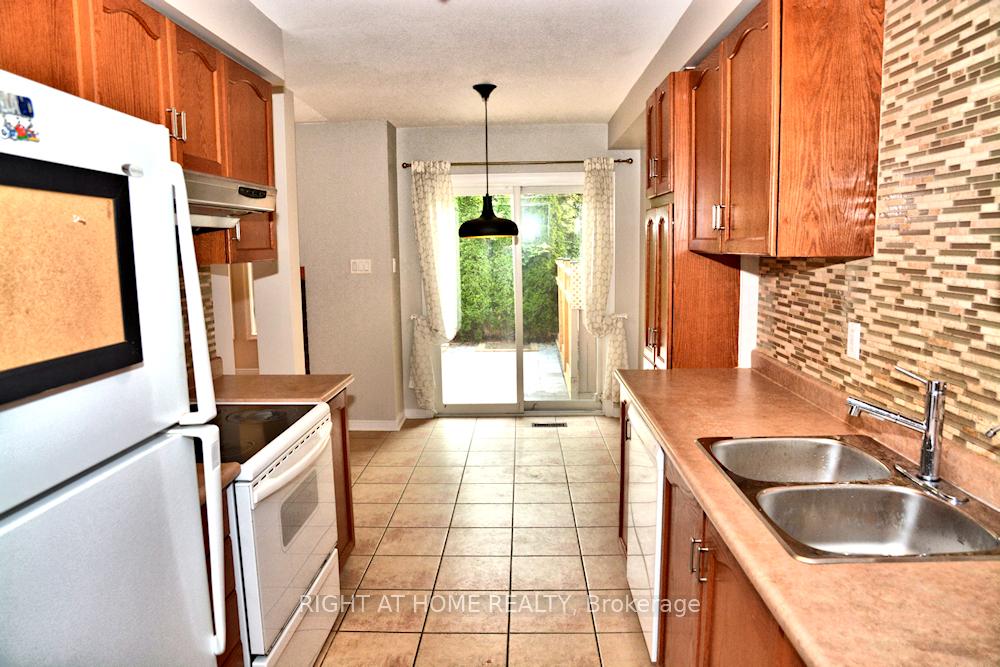 Photo 9 of 146 Baywell Crescent, Aurora, Bayview Wellington — HOMEH
