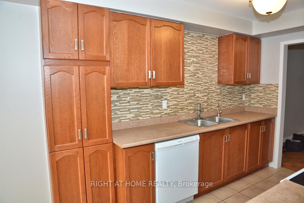 Photo 20 of 146 Baywell Crescent, Aurora, Bayview Wellington — HOMEH