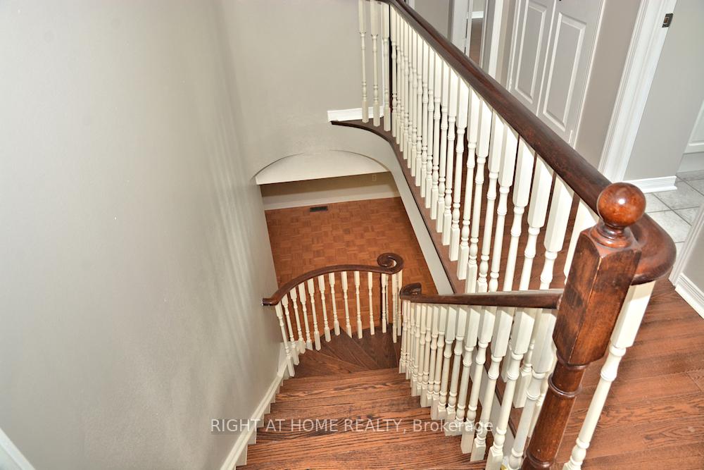 Photo 13 of 146 Baywell Crescent, Aurora, Bayview Wellington — HOMEH
