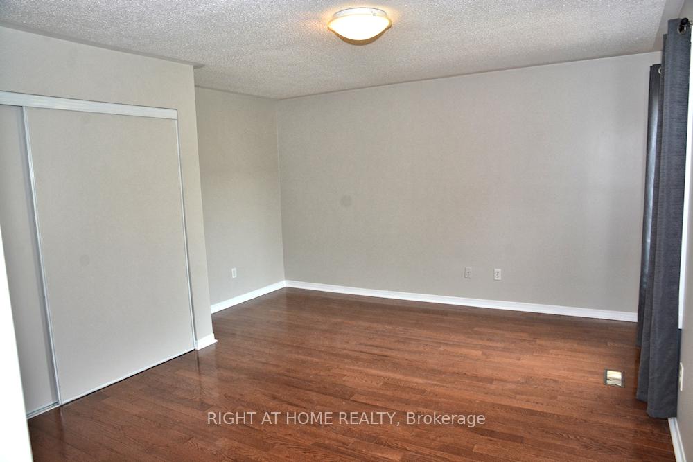 Photo 14 of 146 Baywell Crescent, Aurora, Bayview Wellington — HOMEH