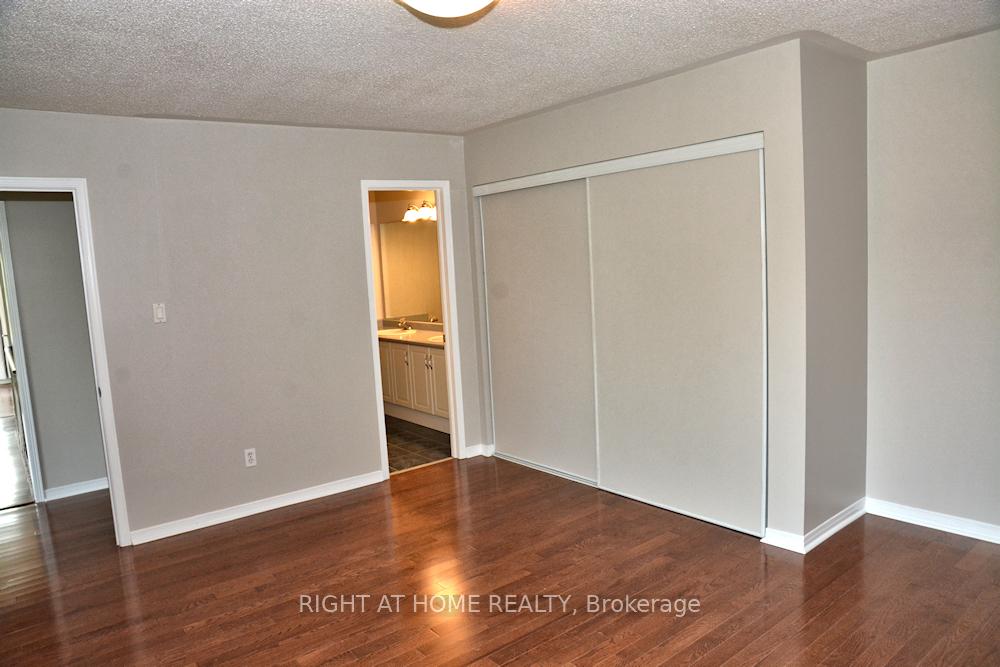 Photo 15 of 146 Baywell Crescent, Aurora, Bayview Wellington — HOMEH