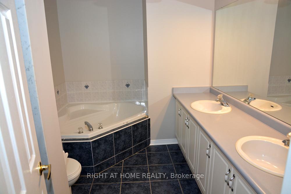 Photo 16 of 146 Baywell Crescent, Aurora, Bayview Wellington — HOMEH