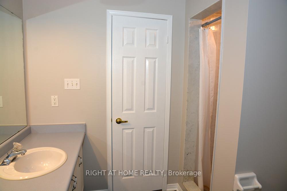 Photo 17 of 146 Baywell Crescent, Aurora, Bayview Wellington — HOMEH