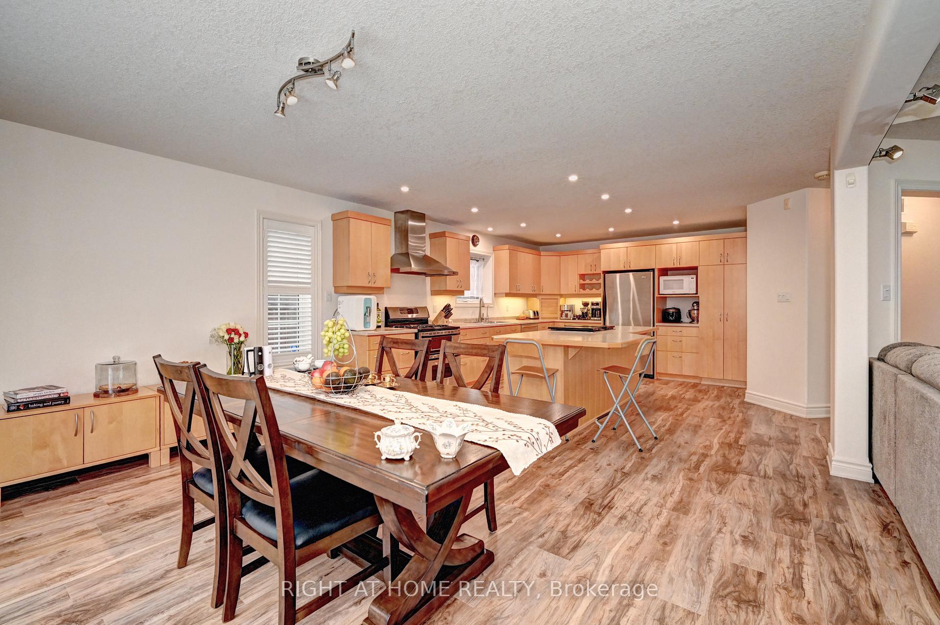 Photo 7 of 746 Chesapeake Drive, Waterloo — HOMEH