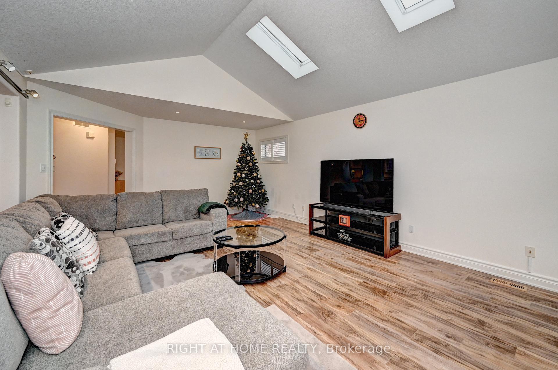 Photo 8 of 746 Chesapeake Drive, Waterloo — HOMEH