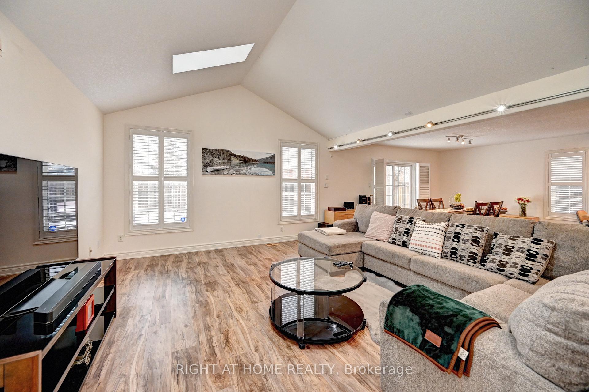 Photo 9 of 746 Chesapeake Drive, Waterloo — HOMEH