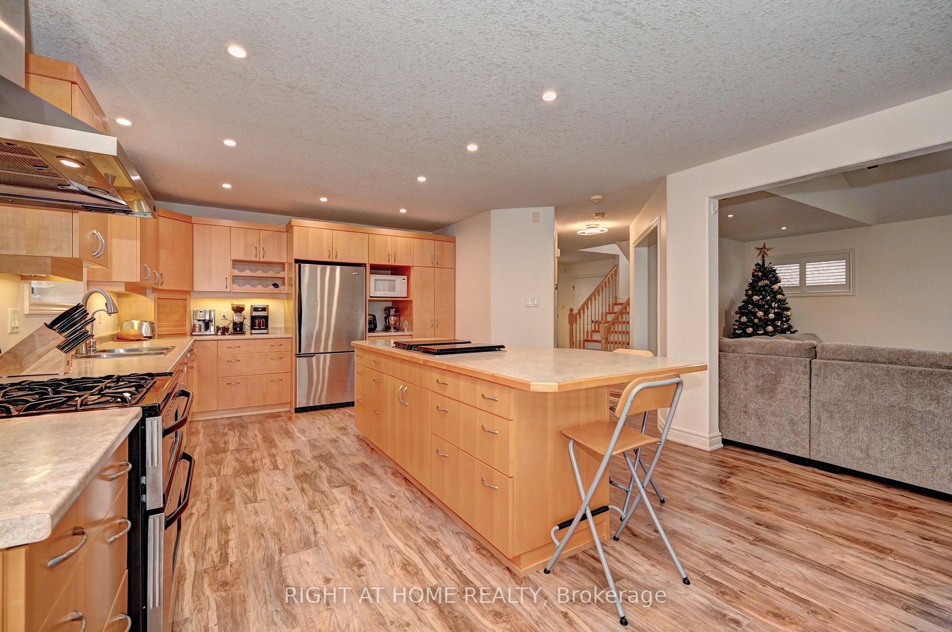 Photo 13 of 746 Chesapeake Drive, Waterloo — HOMEH