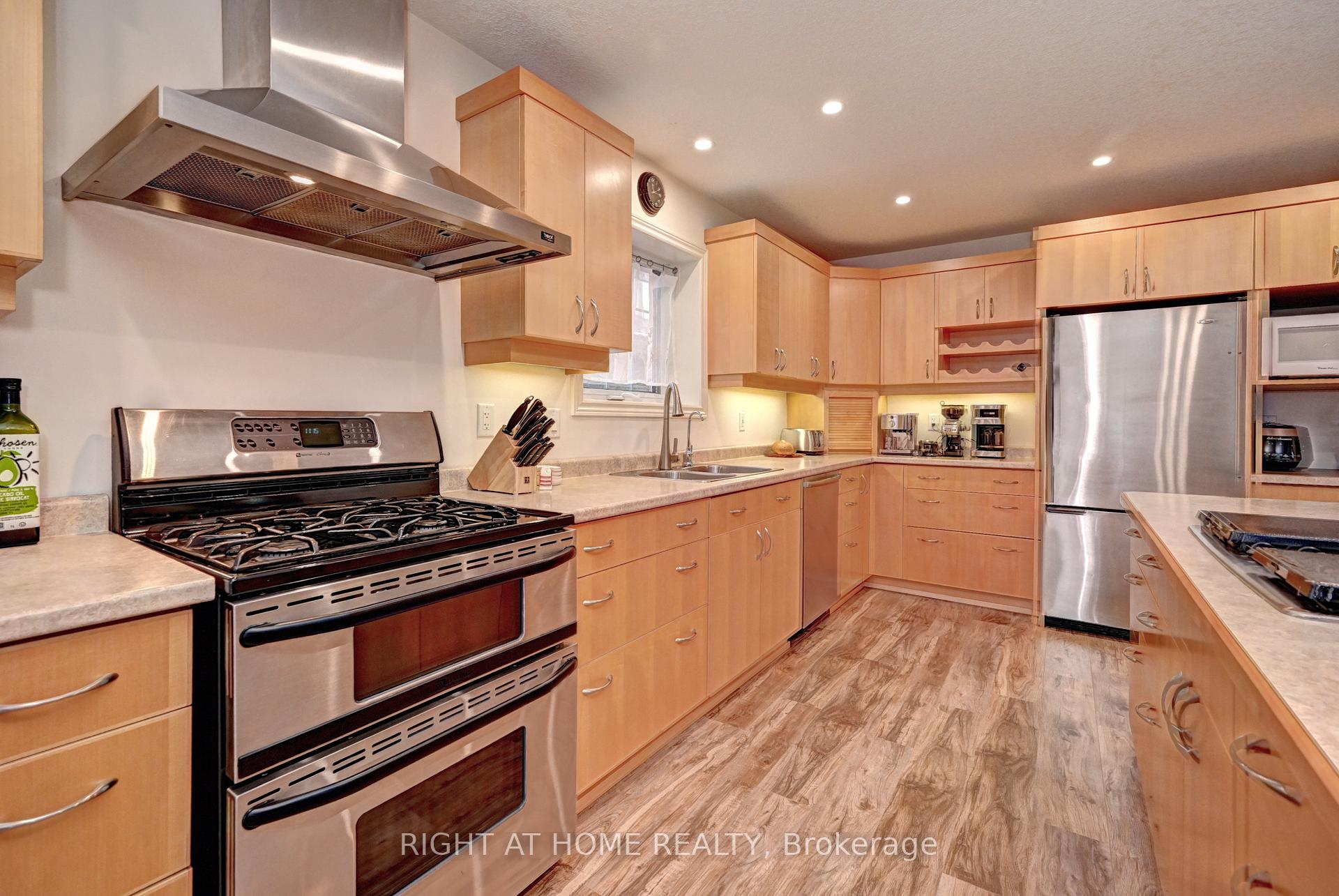 Photo 14 of 746 Chesapeake Drive, Waterloo — HOMEH