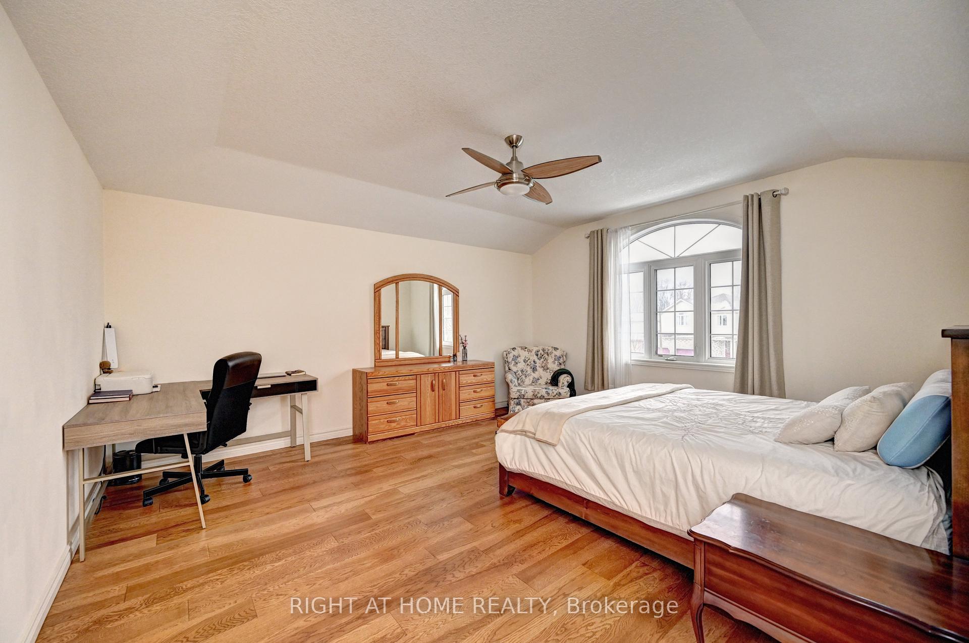 Photo 17 of 746 Chesapeake Drive, Waterloo — HOMEH