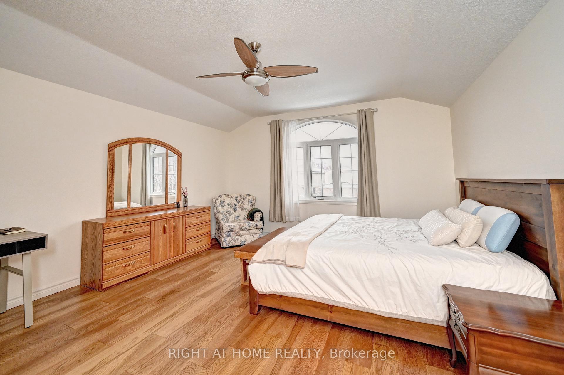 Photo 18 of 746 Chesapeake Drive, Waterloo — HOMEH