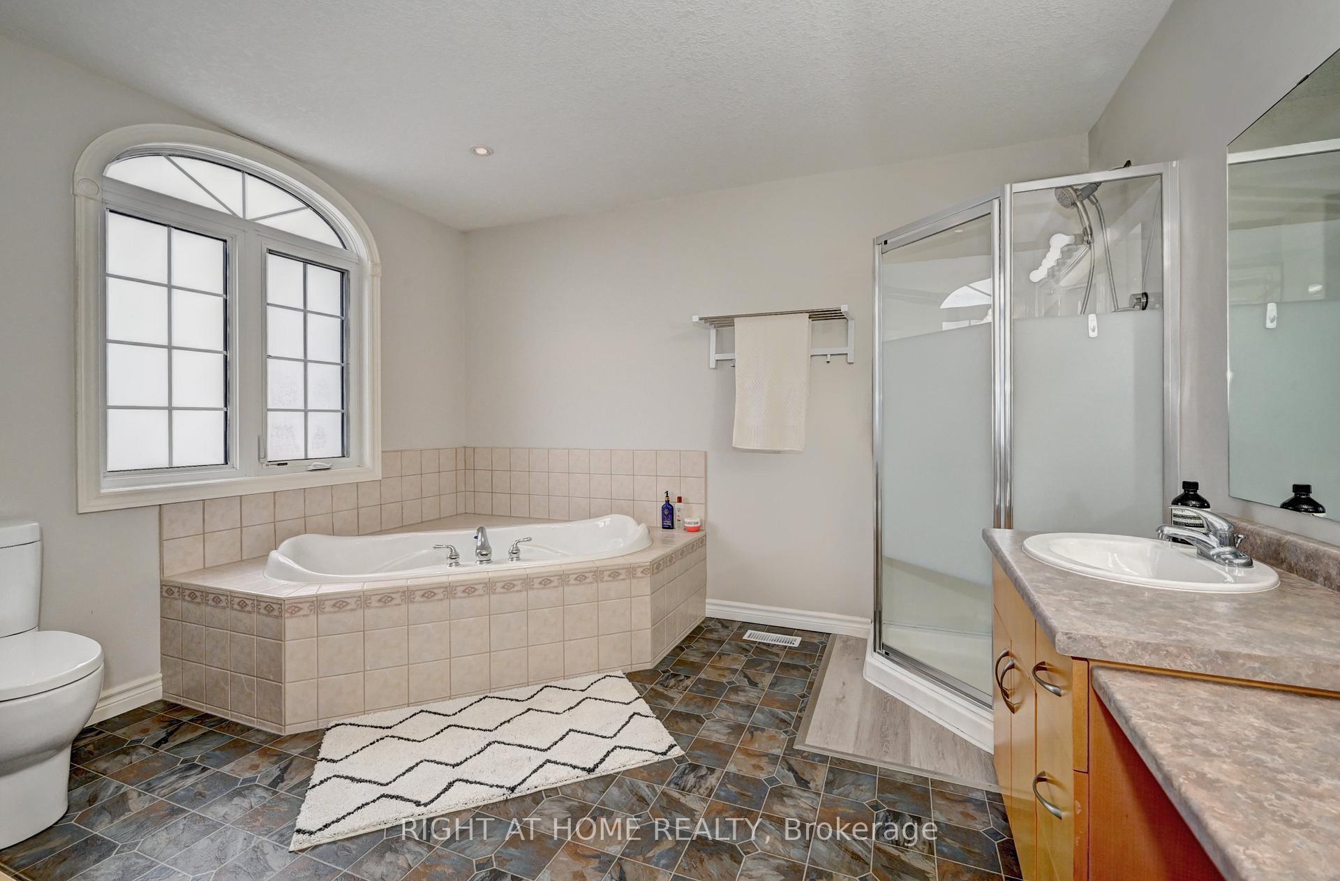 Photo 20 of 746 Chesapeake Drive, Waterloo — HOMEH