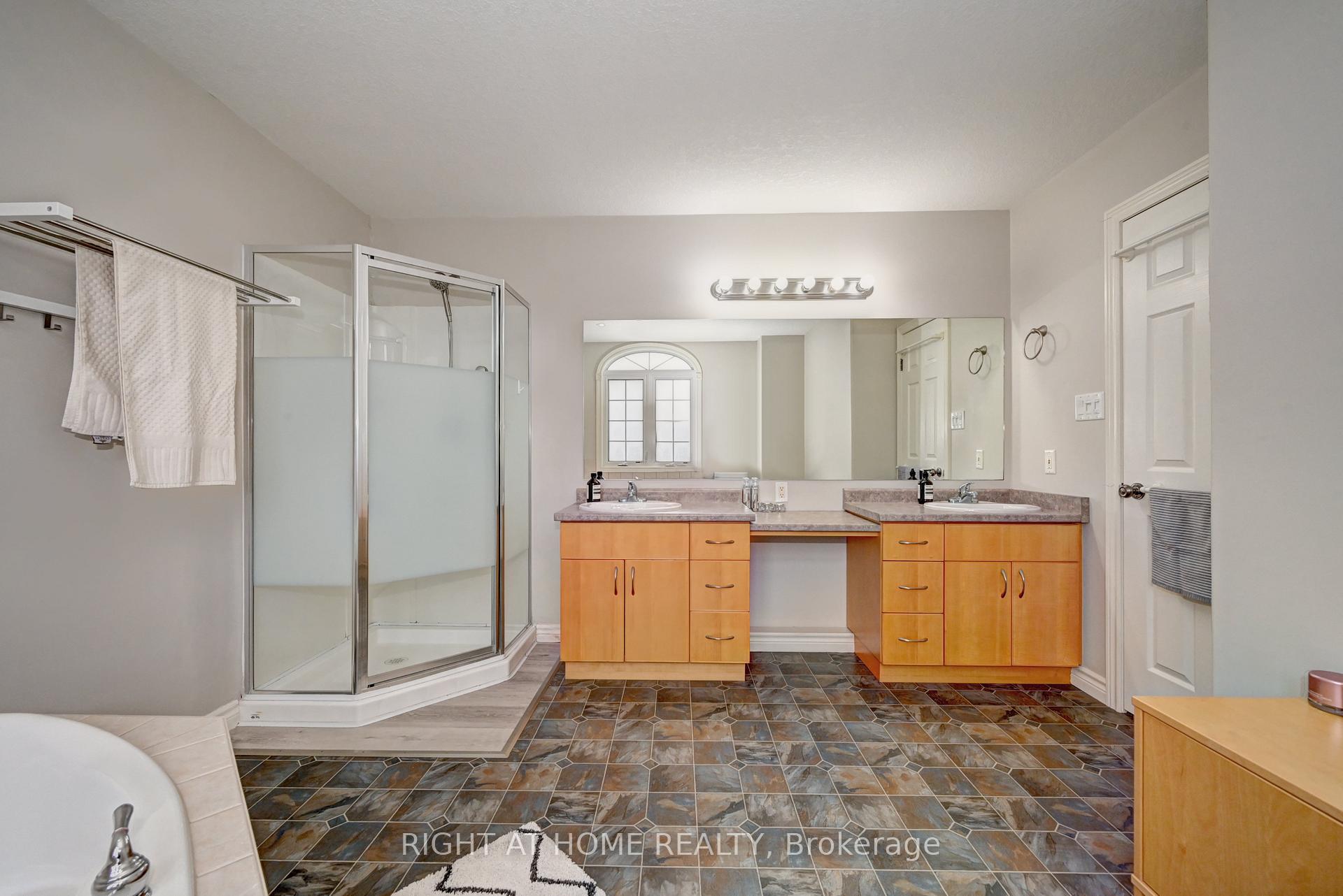 Photo 21 of 746 Chesapeake Drive, Waterloo — HOMEH