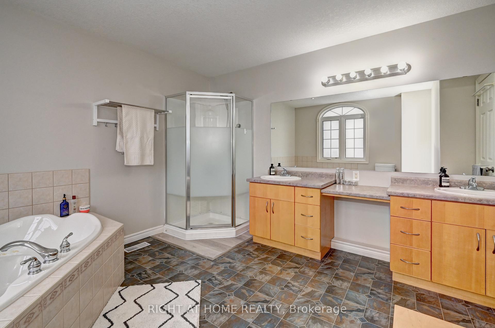 Photo 22 of 746 Chesapeake Drive, Waterloo — HOMEH