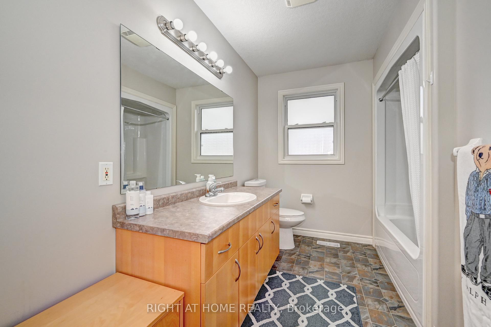 Photo 23 of 746 Chesapeake Drive, Waterloo — HOMEH
