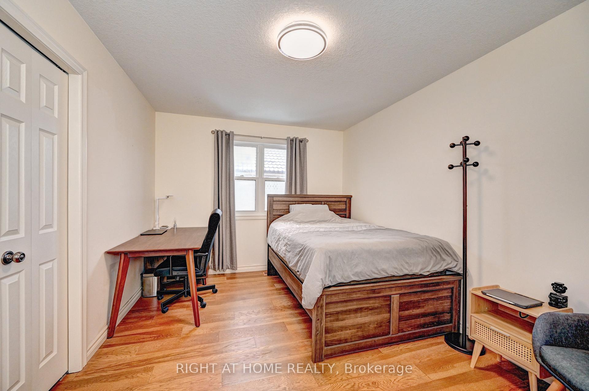 Photo 24 of 746 Chesapeake Drive, Waterloo — HOMEH