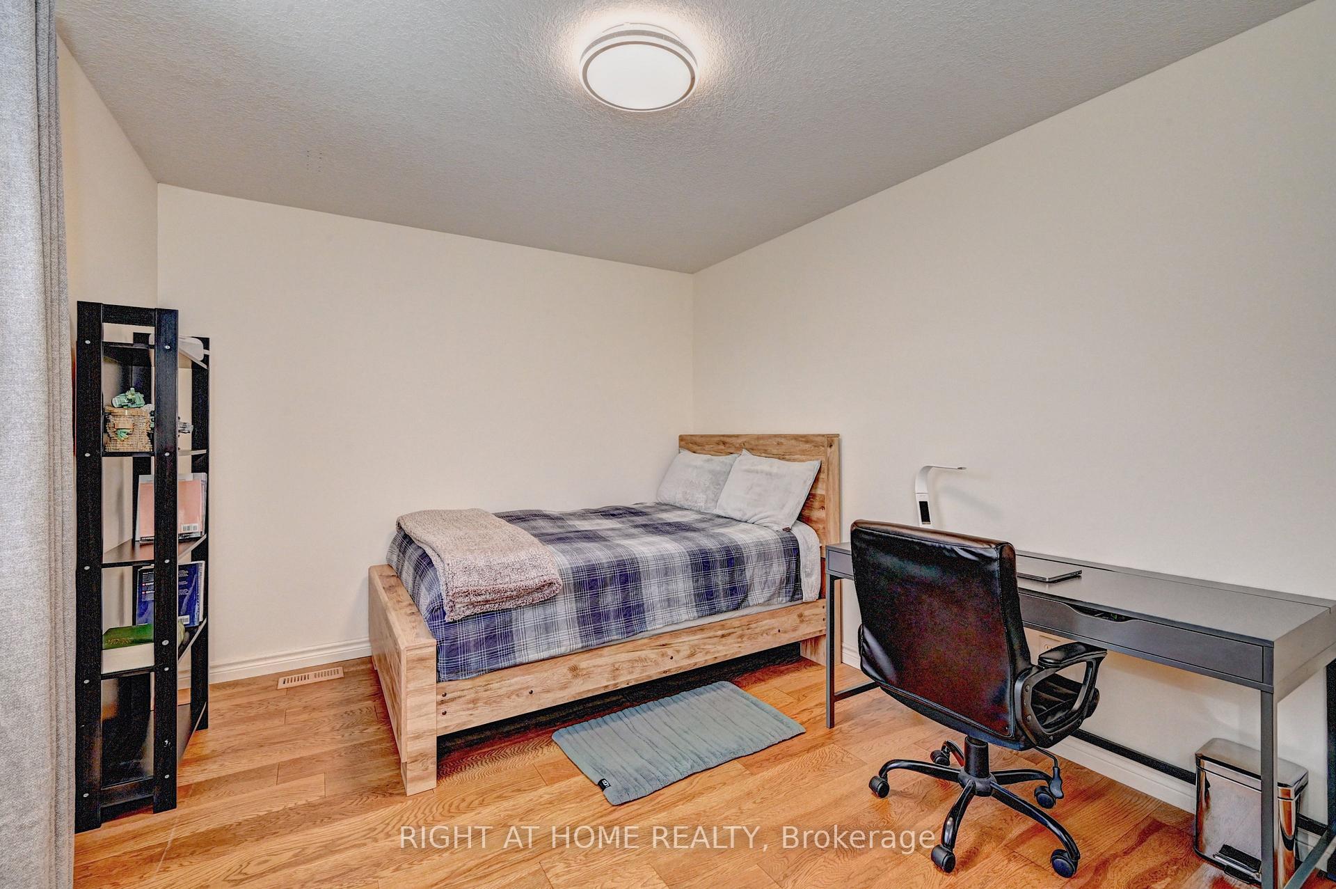 Photo 26 of 746 Chesapeake Drive, Waterloo — HOMEH