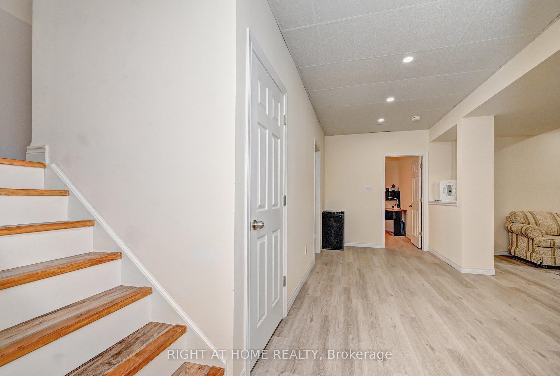 Photo 29 of 746 Chesapeake Drive, Waterloo — HOMEH