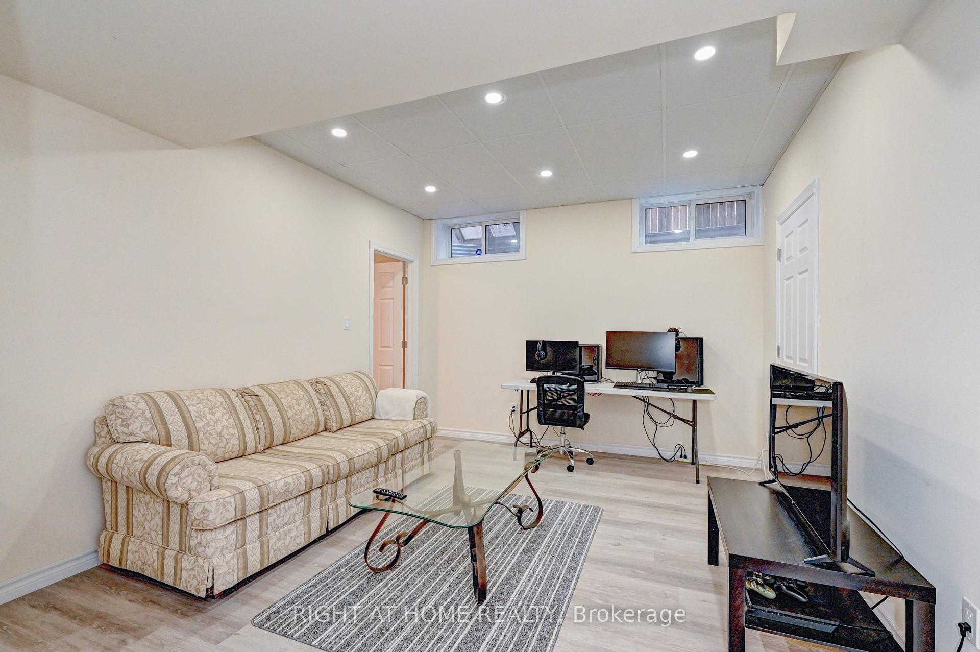 Photo 30 of 746 Chesapeake Drive, Waterloo — HOMEH