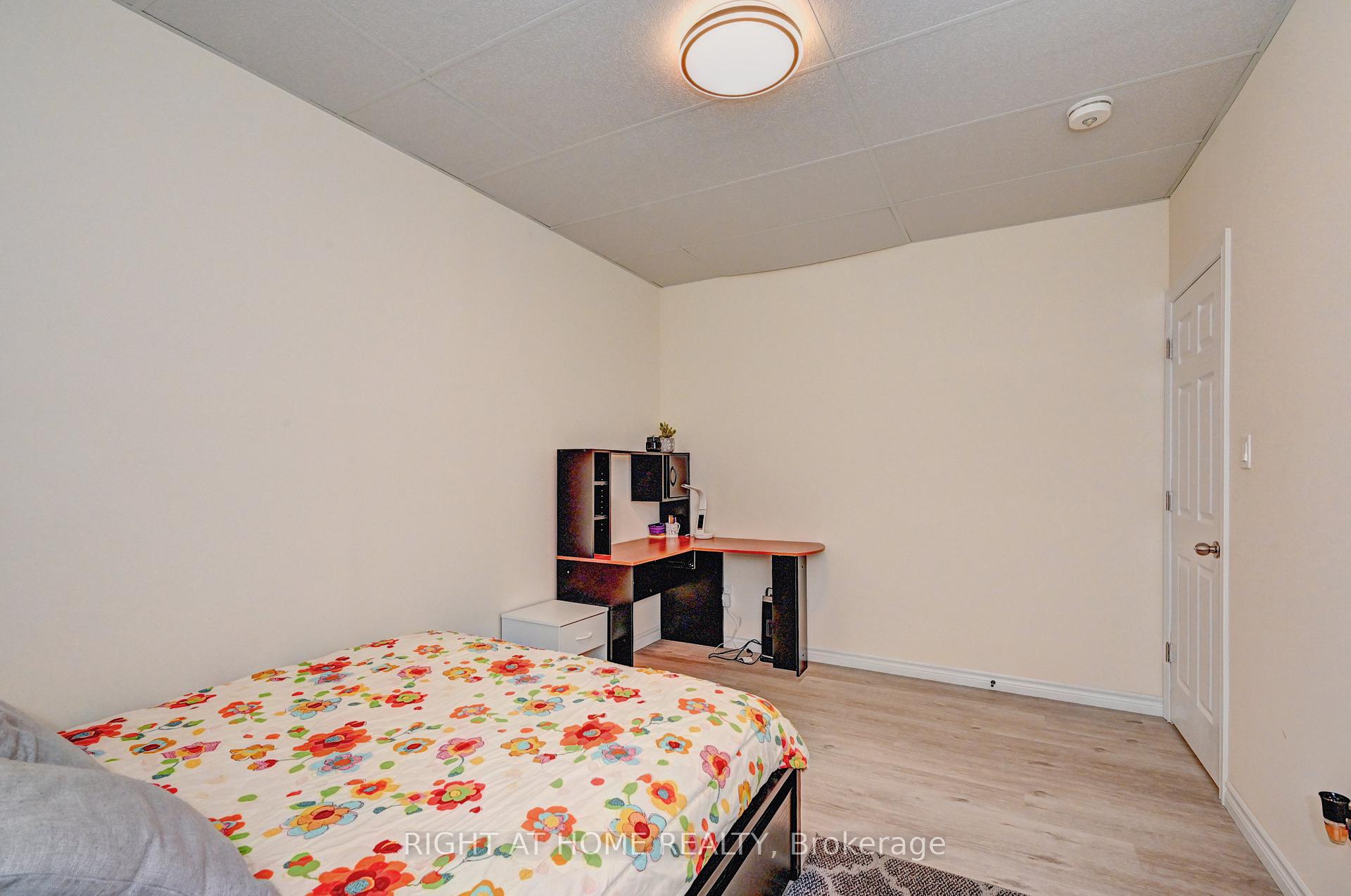 Photo 33 of 746 Chesapeake Drive, Waterloo — HOMEH