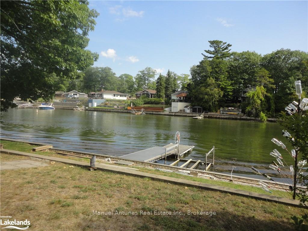 Photo 2 of 1089 Mosley Street, Wasaga Beach — HOMEH