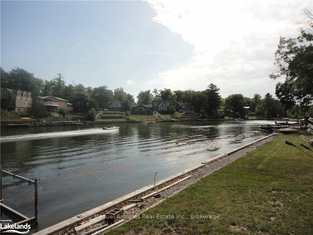 Photo 6 of 1089 Mosley Street, Wasaga Beach — HOMEH
