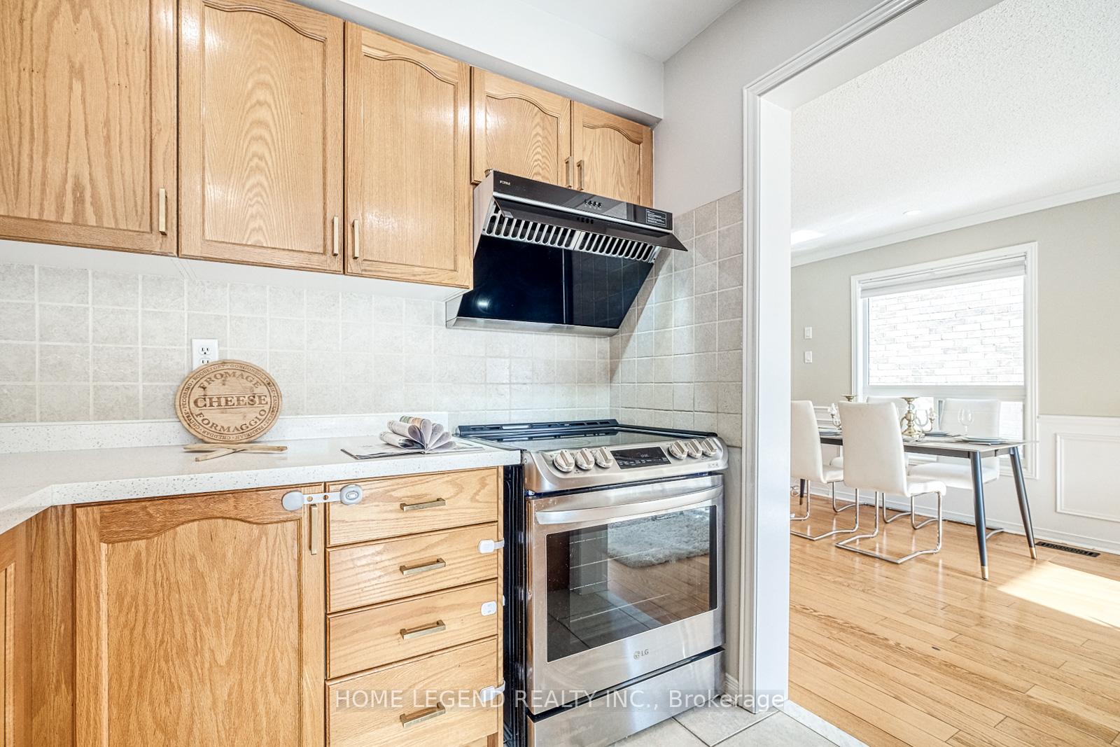 Photo 10 of 49 Warren Bradley Street, Markham, Berczy — HOMEH