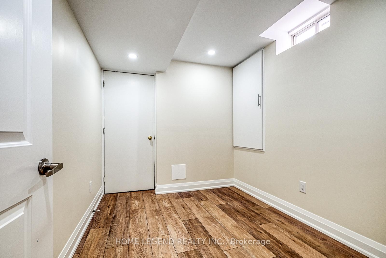 Photo 30 of 49 Warren Bradley Street, Markham, Berczy — HOMEH