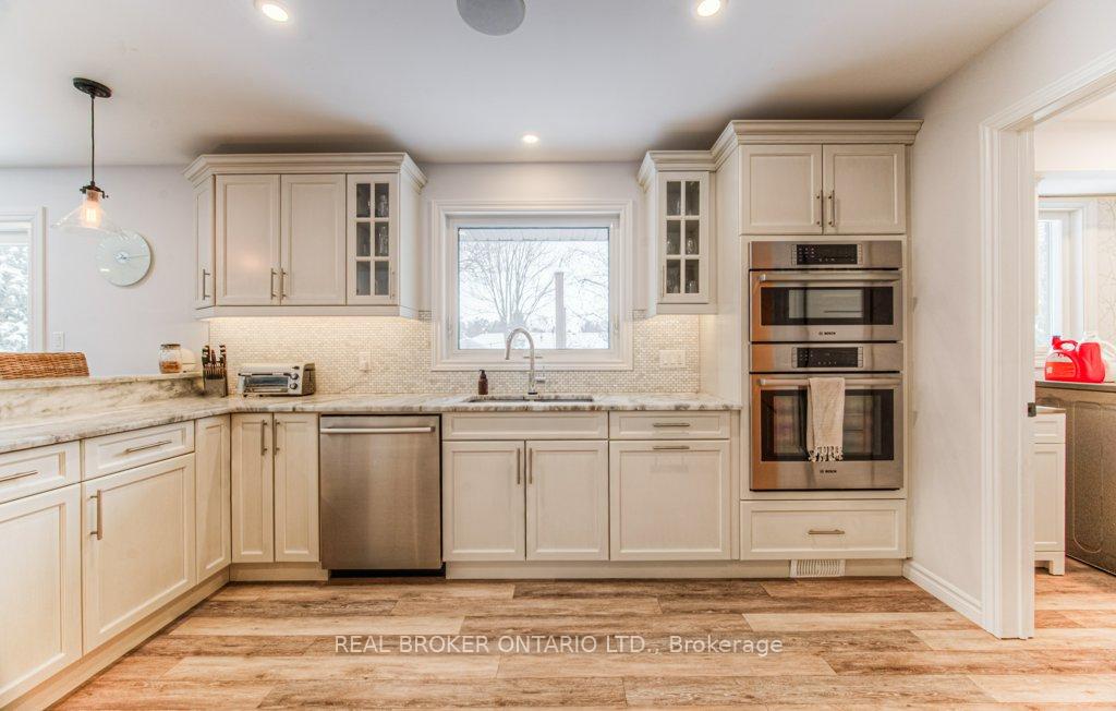 Photo 14 of 424 Lexington Road, Waterloo — HOMEH