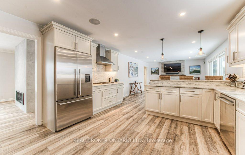 Photo 16 of 424 Lexington Road, Waterloo — HOMEH