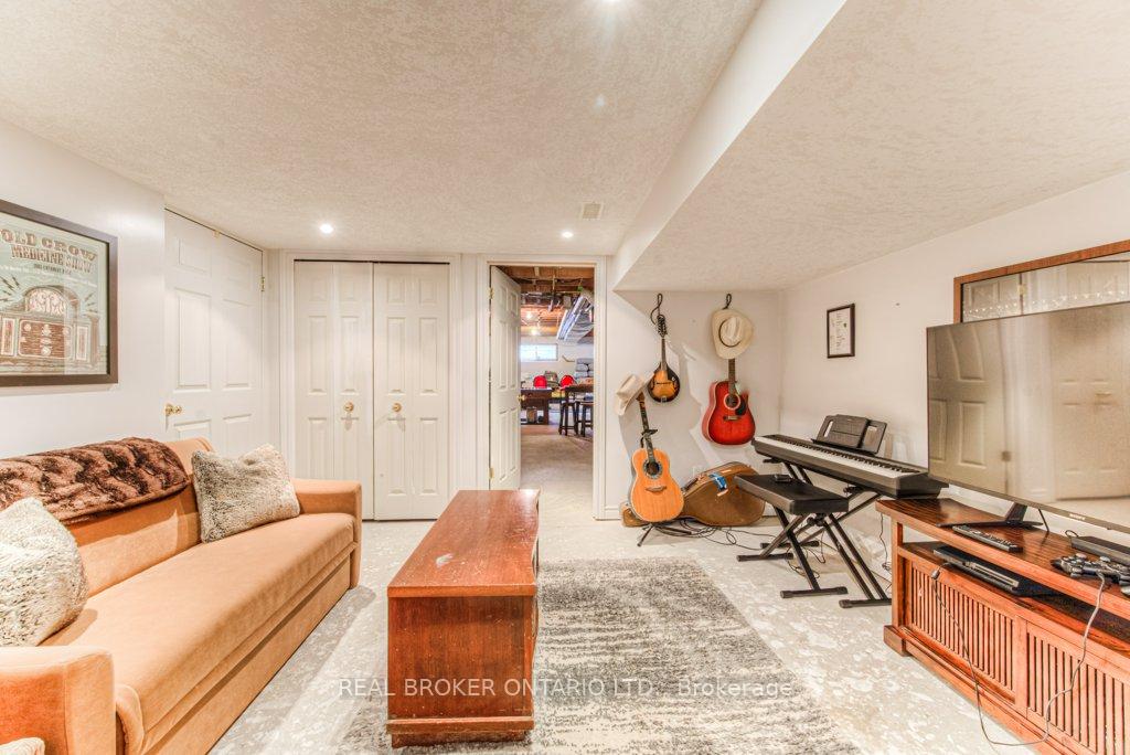 Photo 35 of 424 Lexington Road, Waterloo — HOMEH
