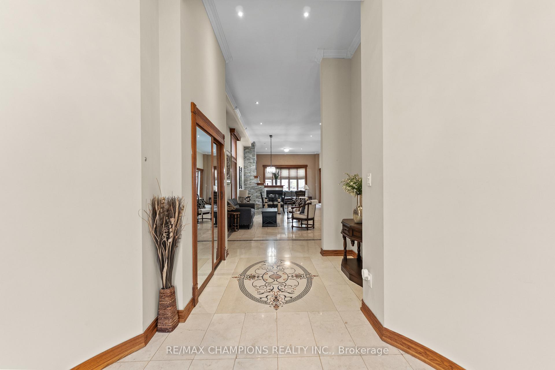 Photo 4 of 96 Wardlaw Place, Vaughan, Vellore Village — HOMEH