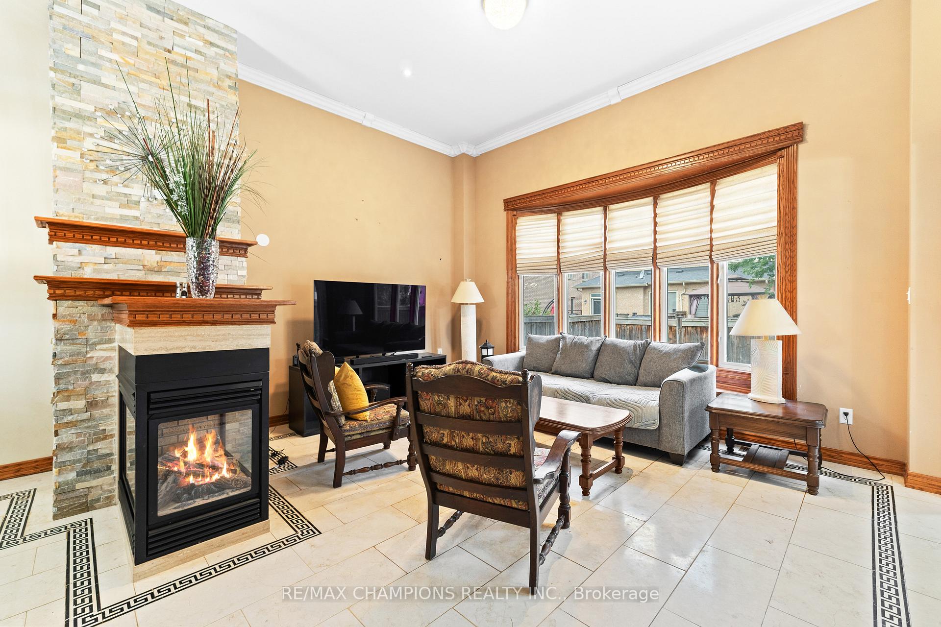 Photo 10 of 96 Wardlaw Place, Vaughan, Vellore Village — HOMEH