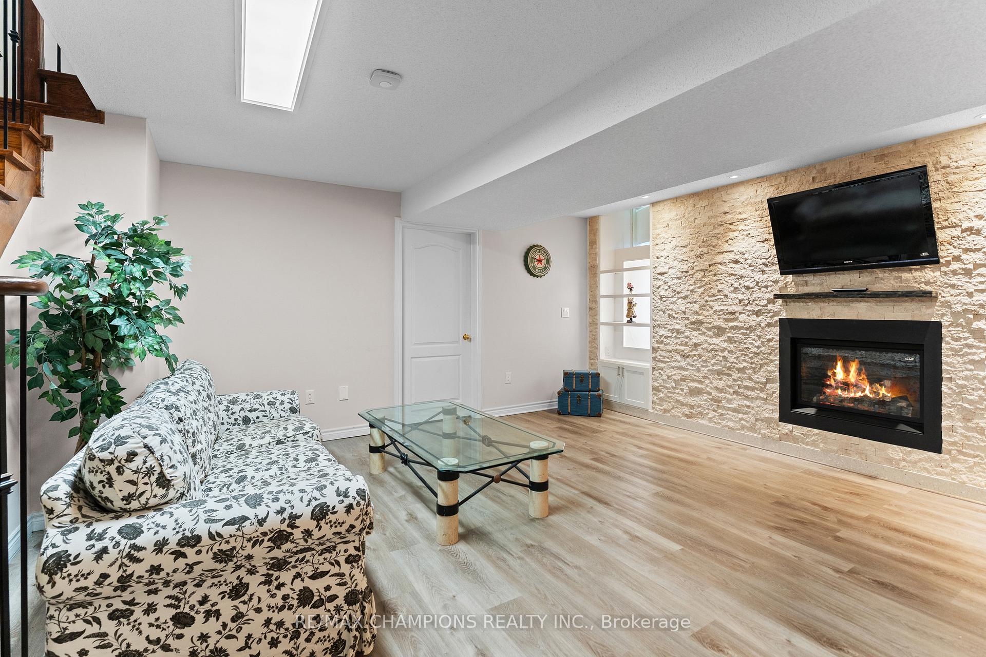 Photo 44 of 96 Wardlaw Place, Vaughan, Vellore Village — HOMEH