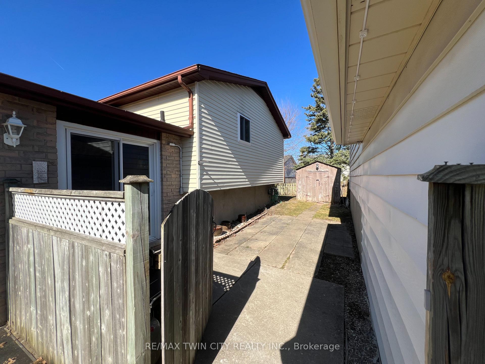 Photo 3 of 460 Drummerhill Crescent, Waterloo, Westvale — HOMEH