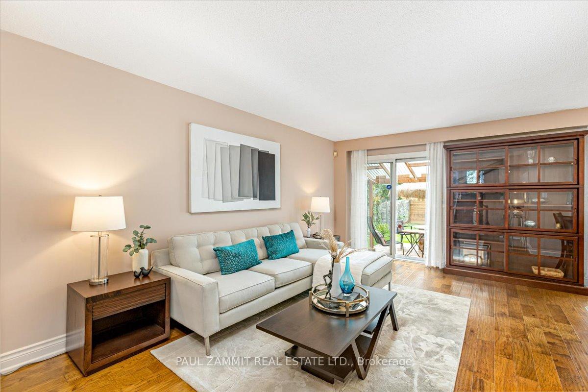 Photo 4 of 30 Baywood Court, Markham, Royal Orchard — HOMEH