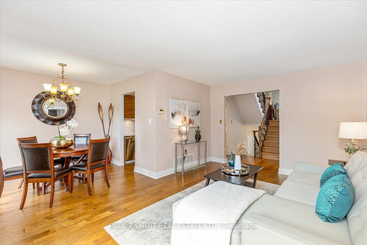 Photo 5 of 30 Baywood Court, Markham, Royal Orchard — HOMEH