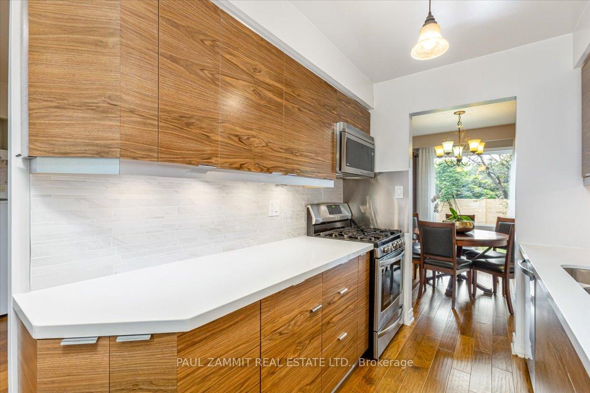 Photo 8 of 30 Baywood Court, Markham, Royal Orchard — HOMEH