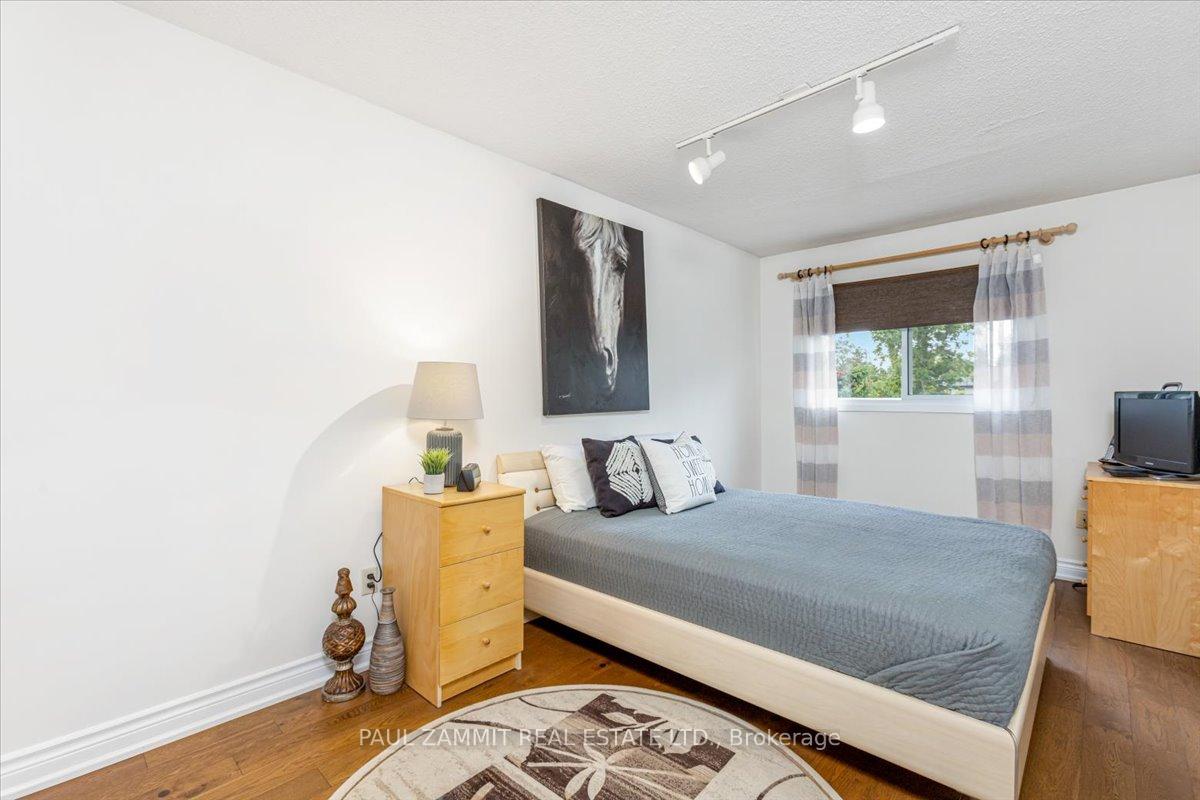 Photo 17 of 30 Baywood Court, Markham, Royal Orchard — HOMEH