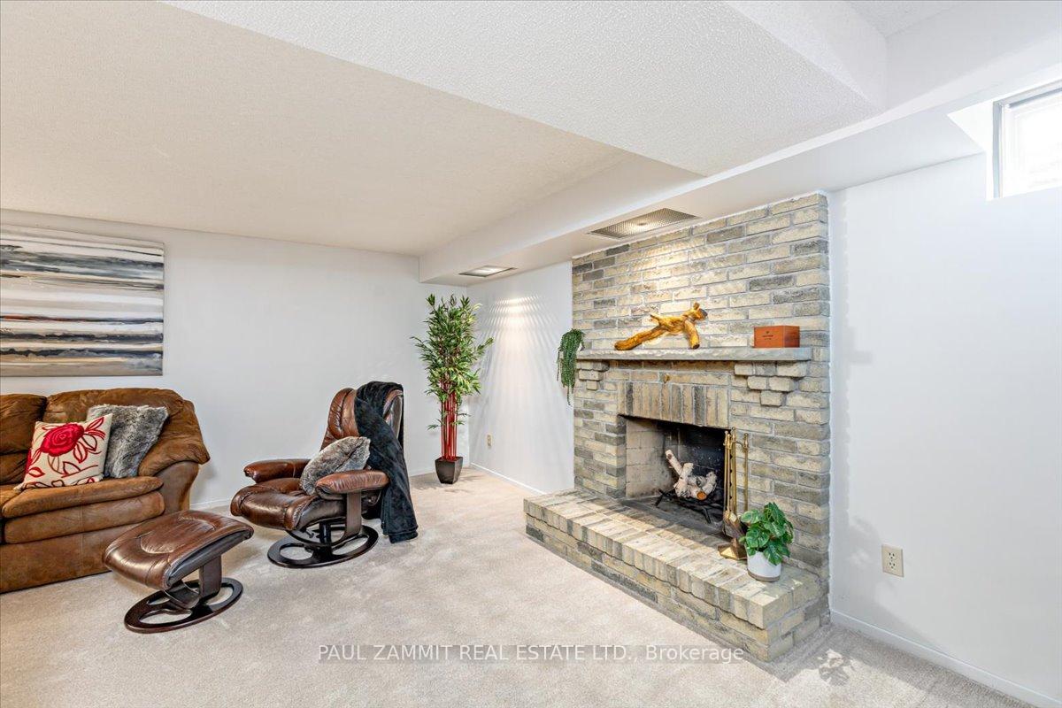 Photo 18 of 30 Baywood Court, Markham, Royal Orchard — HOMEH