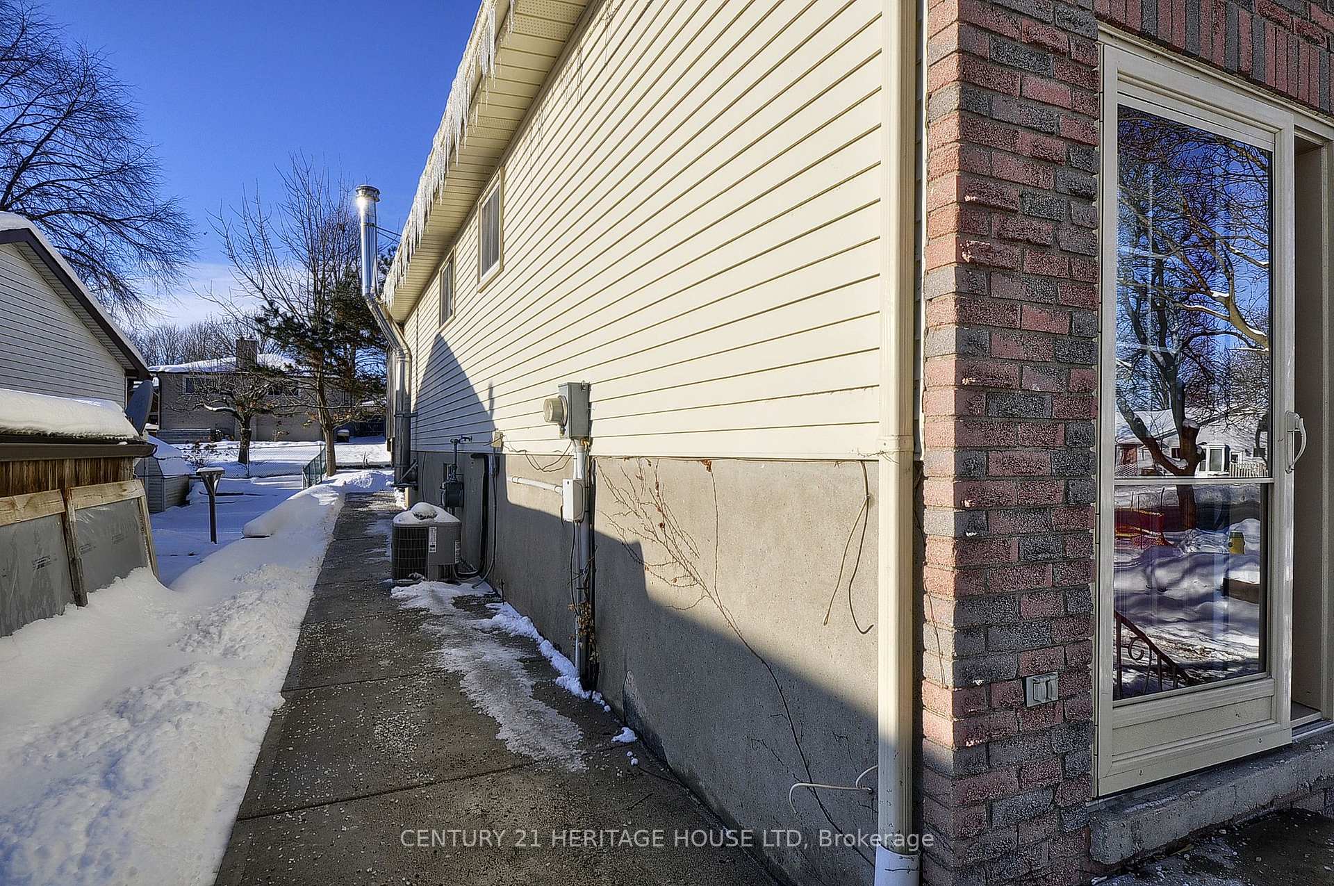 Photo 22 of 244 Northlake Drive, Waterloo — HOMEH