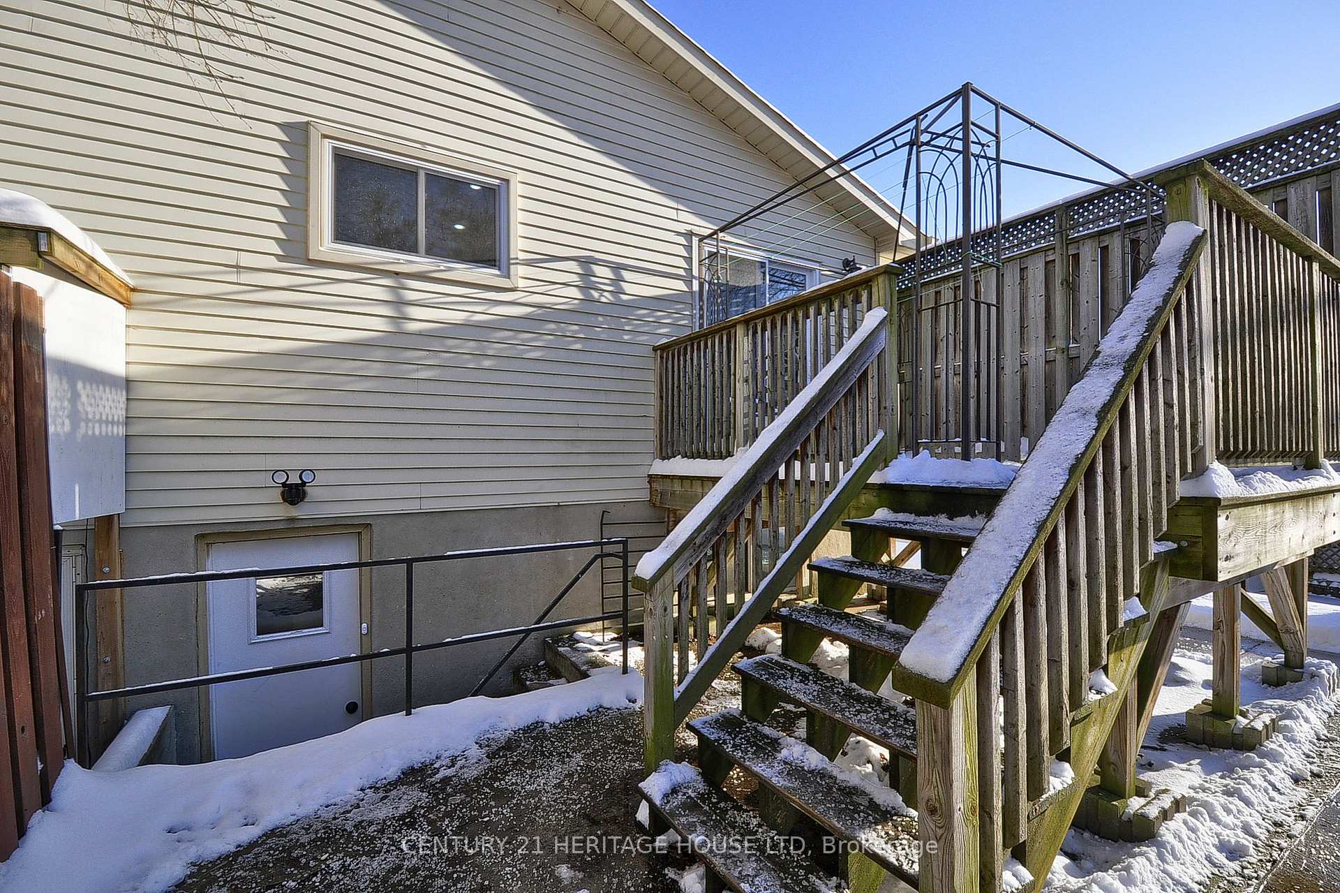 Photo 23 of 244 Northlake Drive, Waterloo — HOMEH