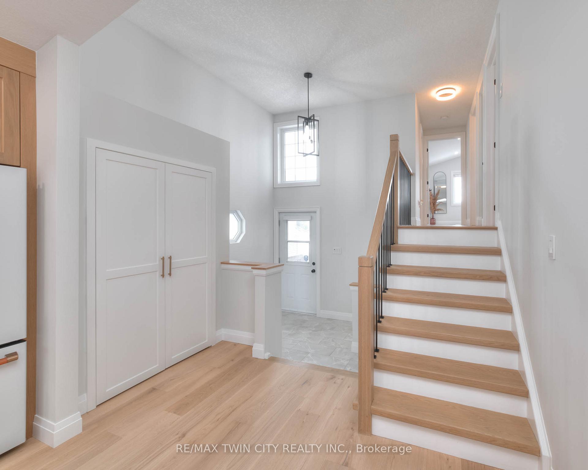 Photo 6 of 333 Pastern Trail, Waterloo, Lexington — HOMEH