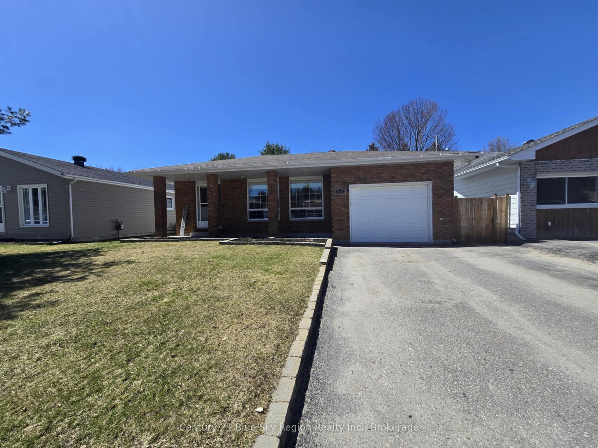 Photo 33 of 437 Mageau Street, West Nipissing, Sturgeon Falls — HOMEH