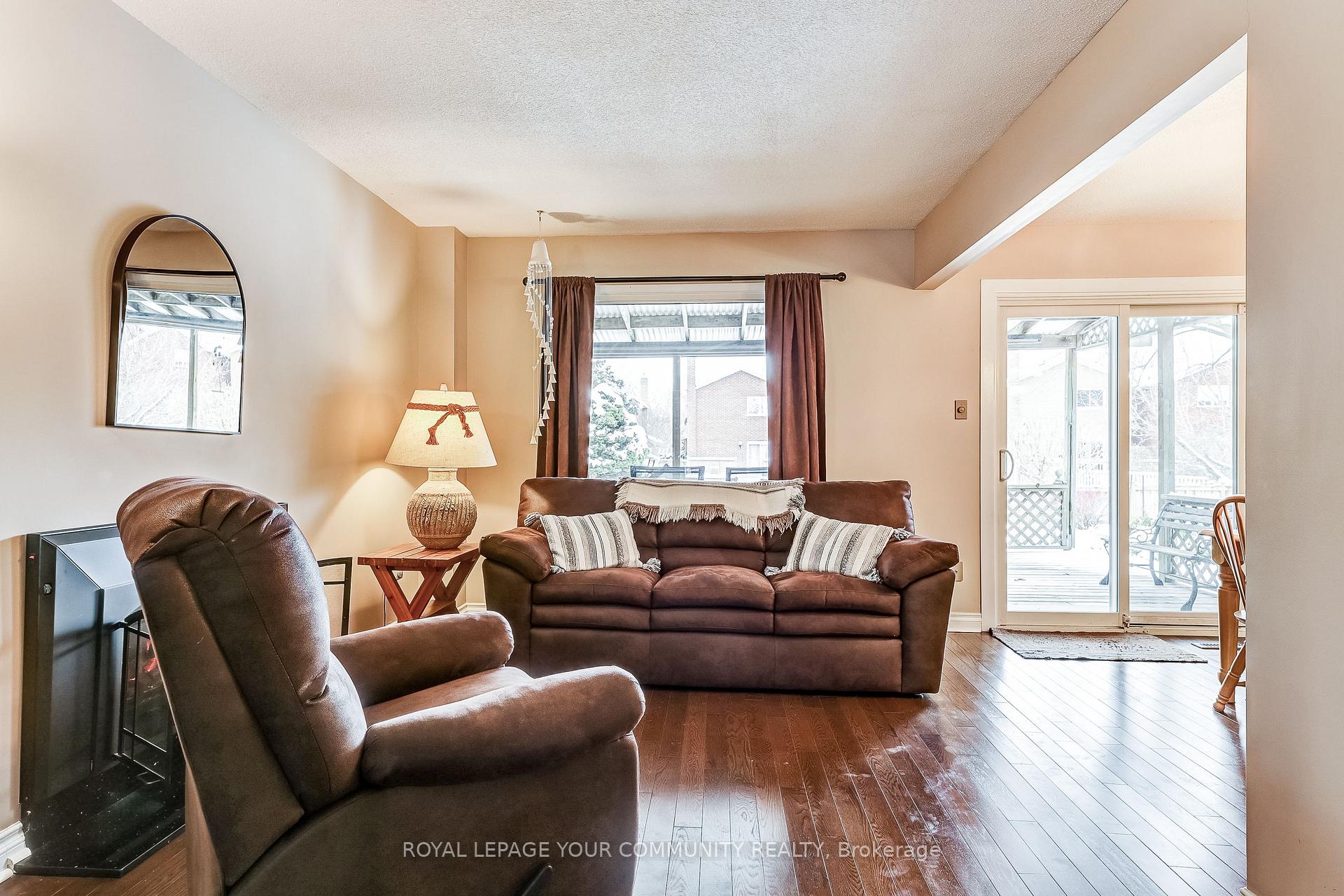 Photo 3 of 151 Trothen Circle, Markham, Markham Village — HOMEH