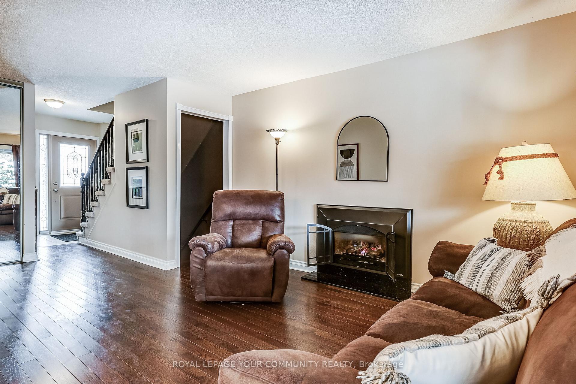 Photo 4 of 151 Trothen Circle, Markham, Markham Village — HOMEH